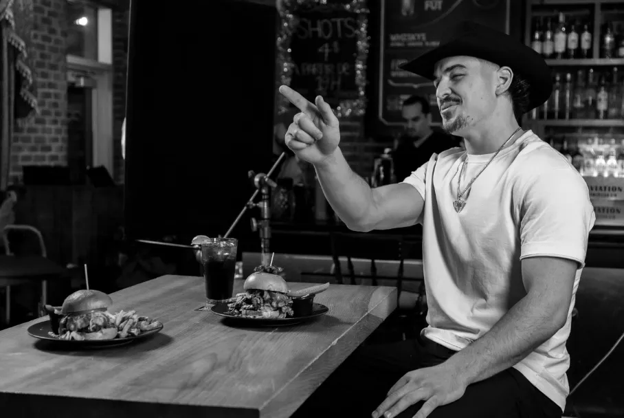 Première publicité télévisée avec joueur LNH et vache IA — Black Box Productions