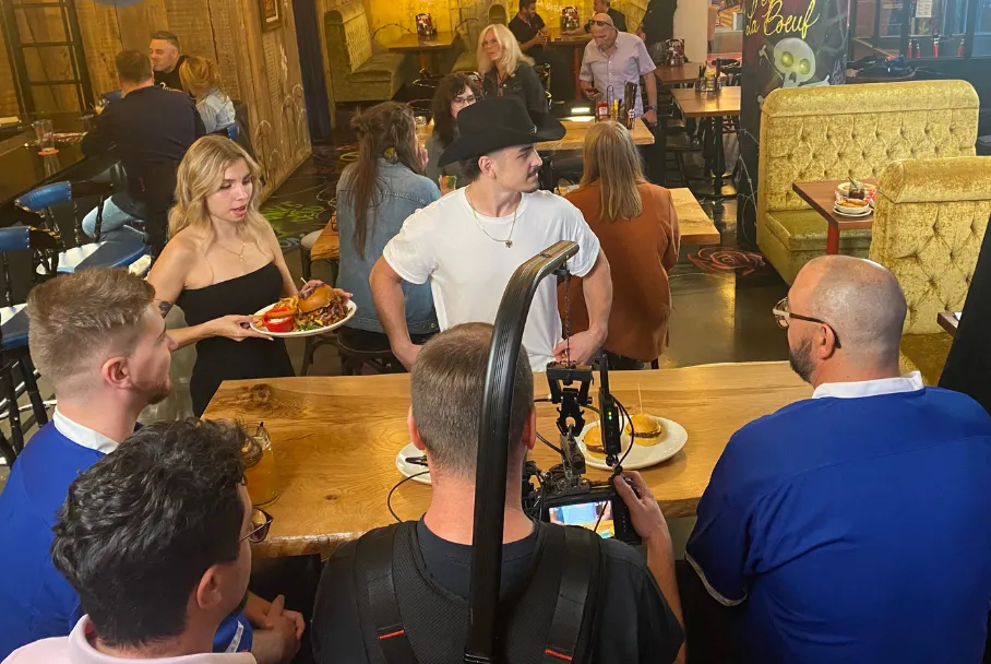 La Belle et La Boeuf TV Commercial — BTS