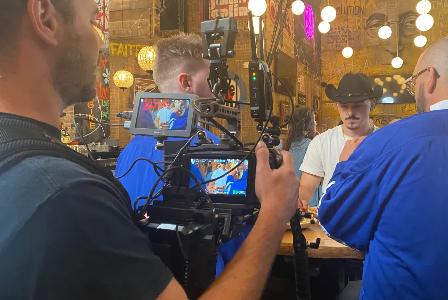 La Belle et La Boeuf TV Commercial — BTS