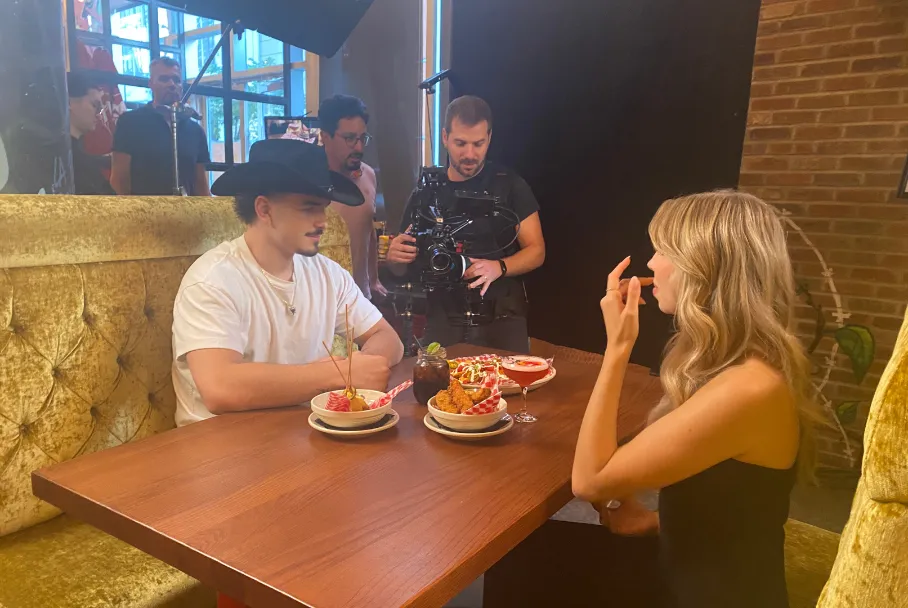 La Belle et La Boeuf TV Commercial — BTS