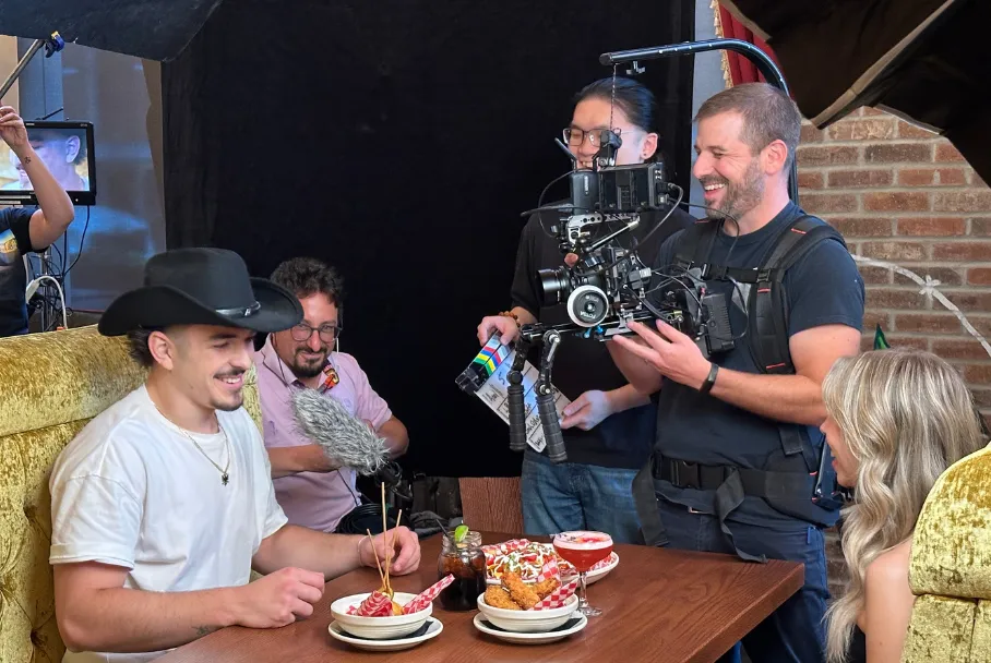 La Belle et La Boeuf TV Commercial — BTS